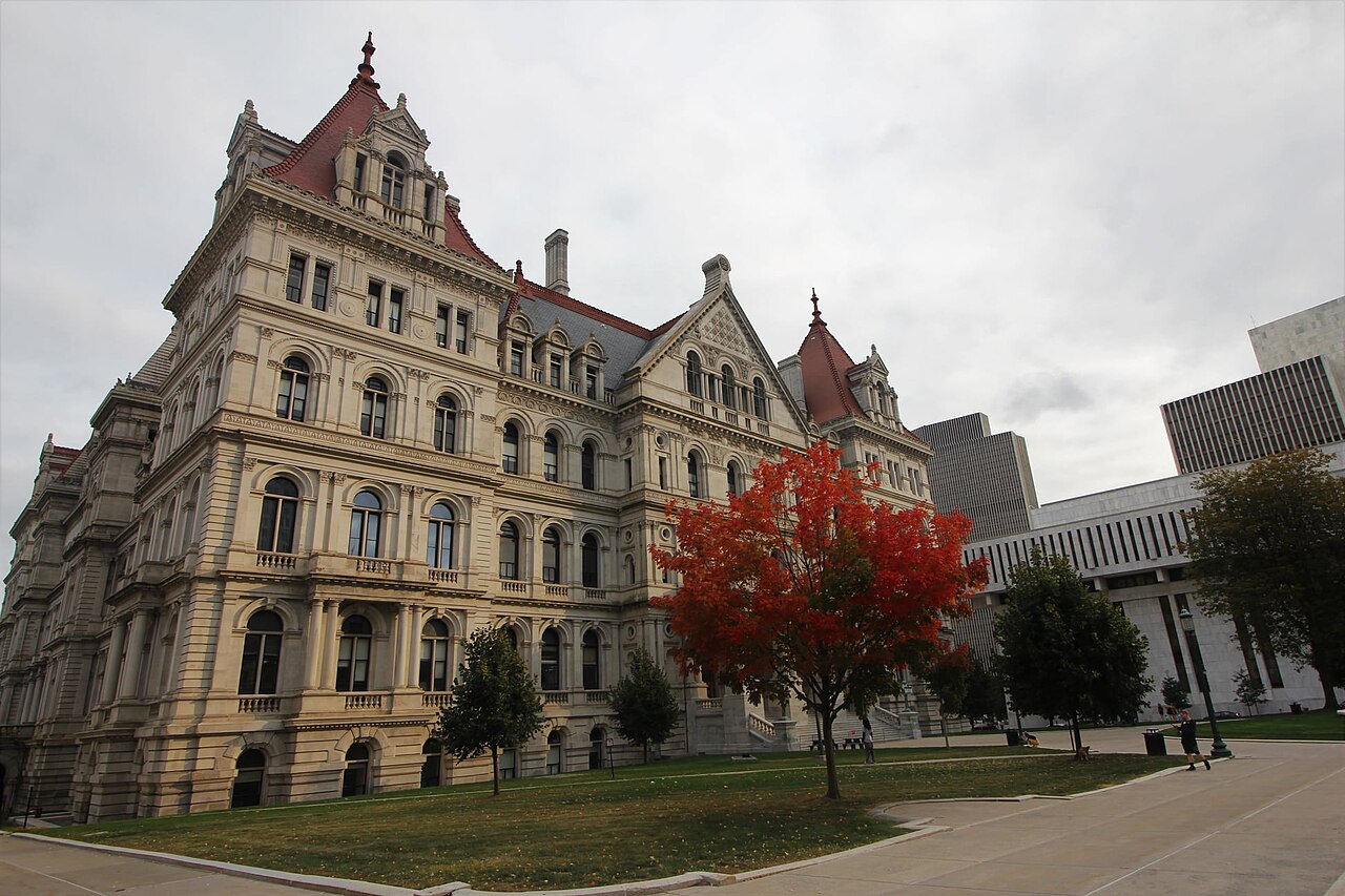 Capitol_Building,_Albany,_New_York.jpg